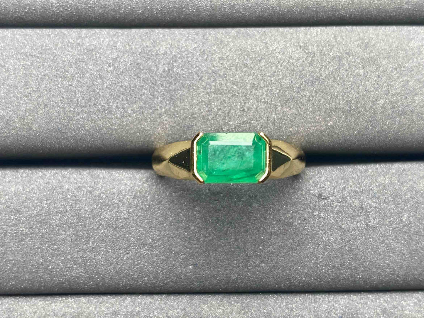 A7329 Emerald Ring