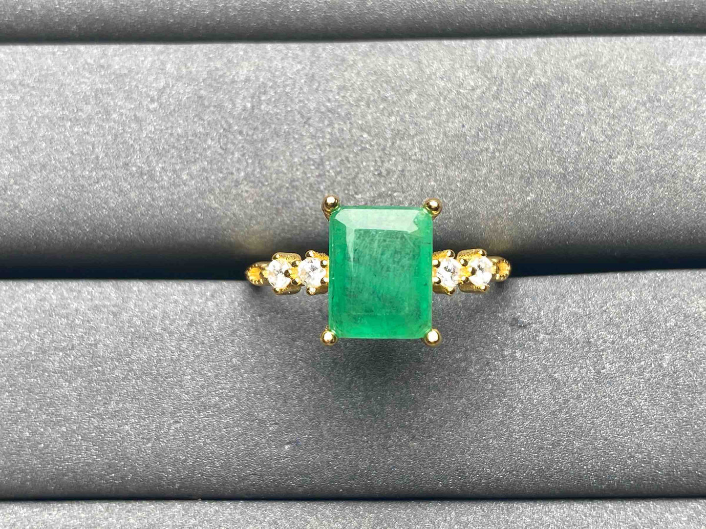 A7331 Emerald Ring