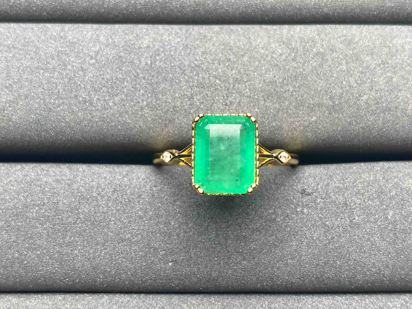 A7333 Emerald Ring