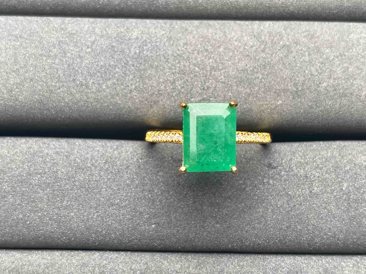 A7334 Emerald Ring