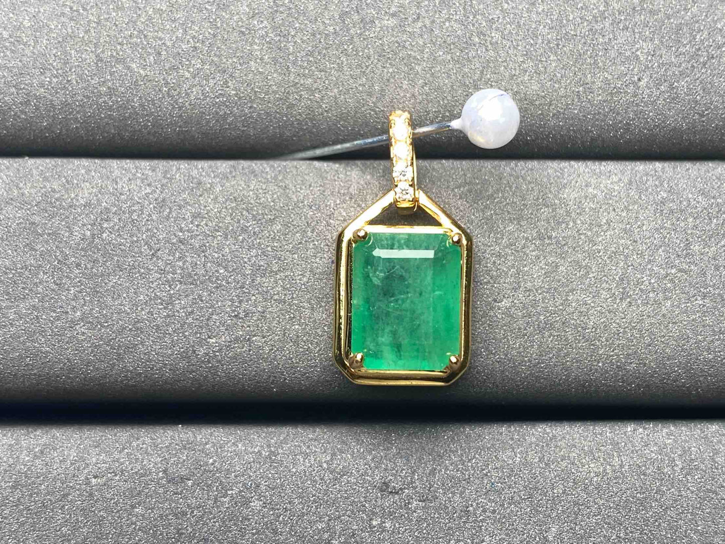 A7339 Emerald Pendant