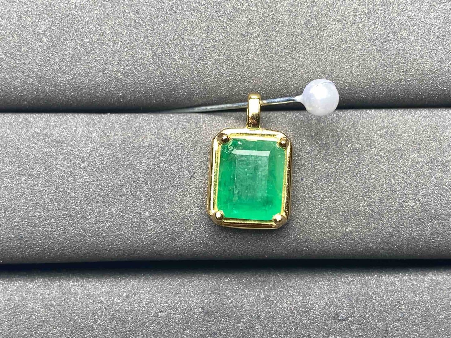 A7340 Emerald Pendant