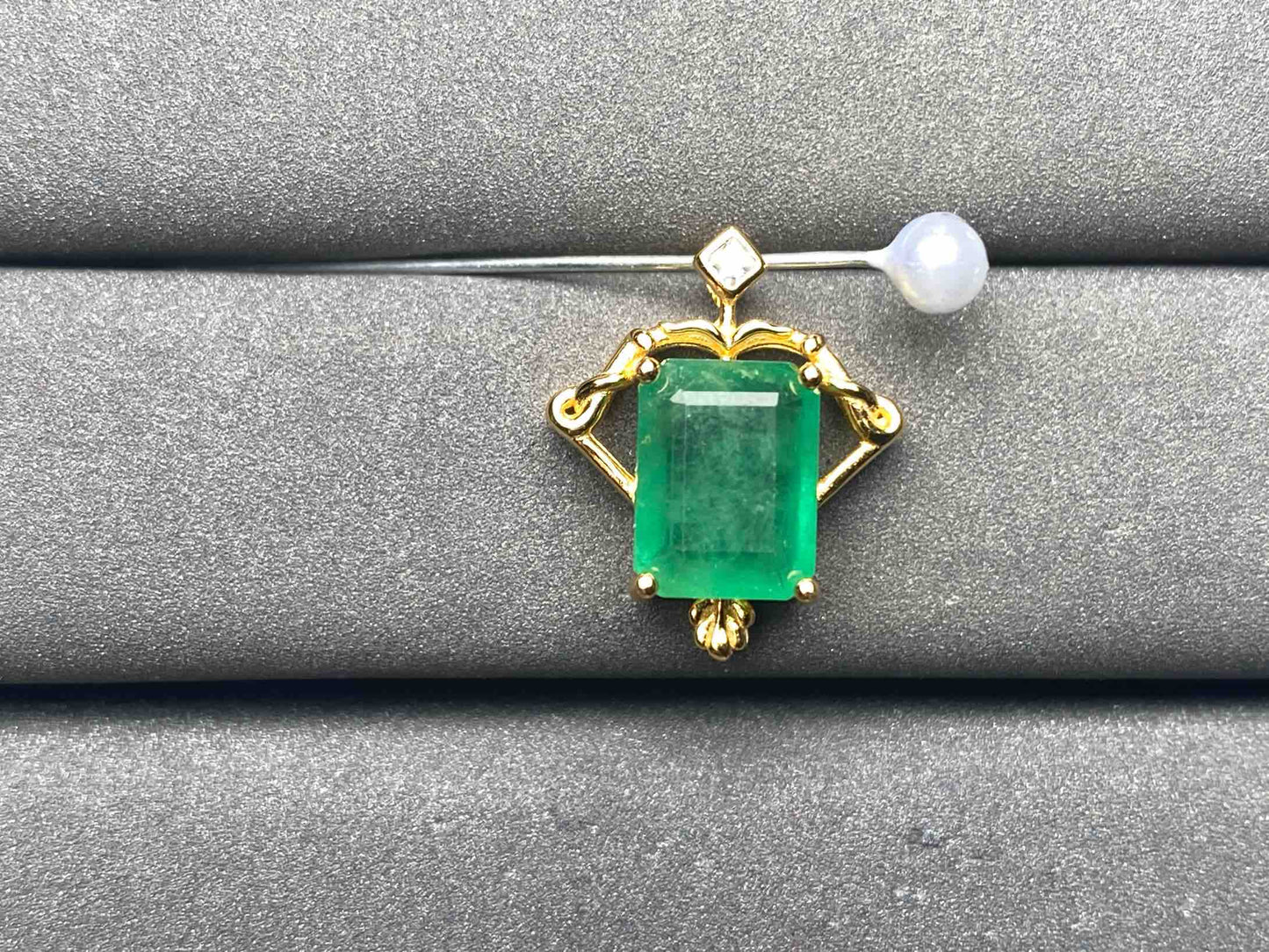 A7341 Emerald Pendant