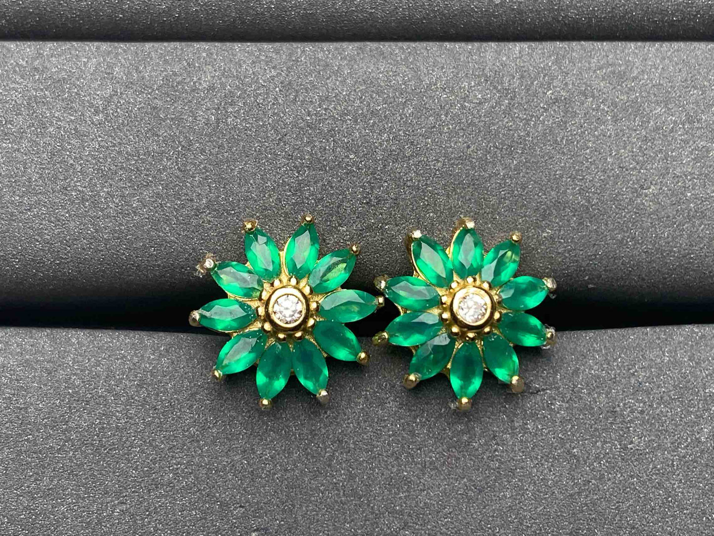 A7377 Green Agate Earrings