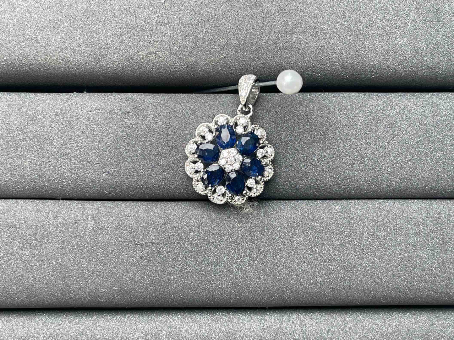 A7404 Sapphire Pendant