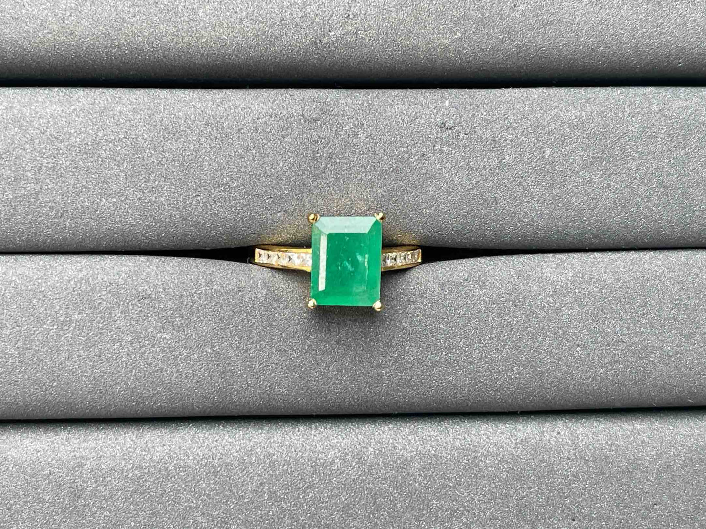 A7413 Emerald Ring