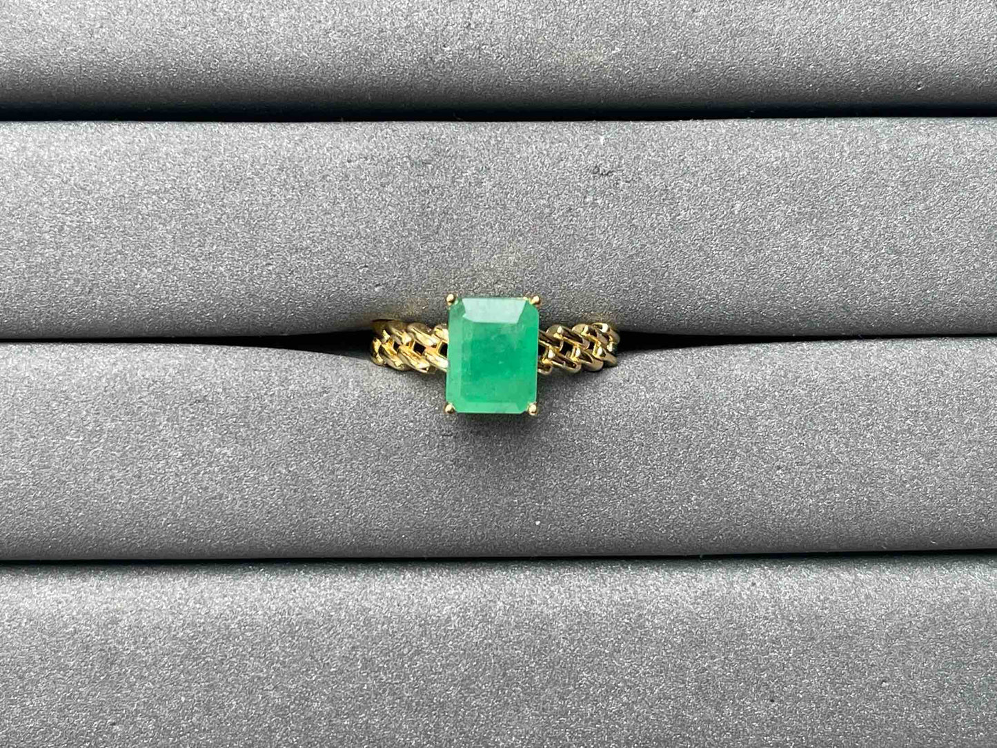 A7415 Emerald Ring