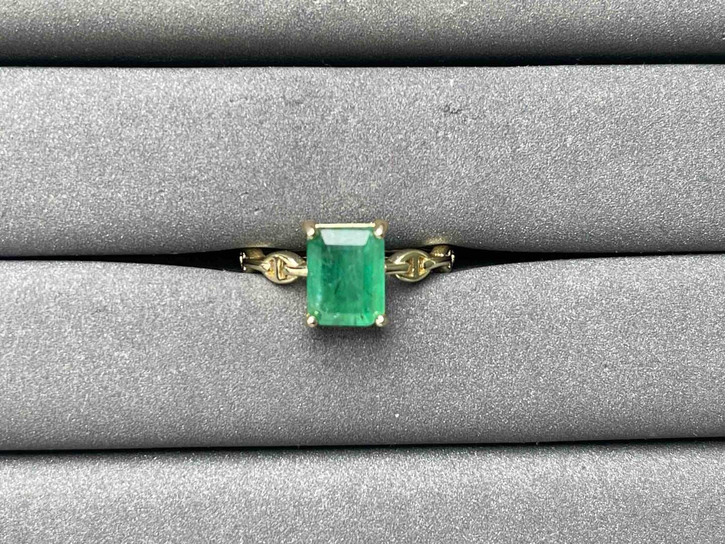 A7416 Emerald Ring
