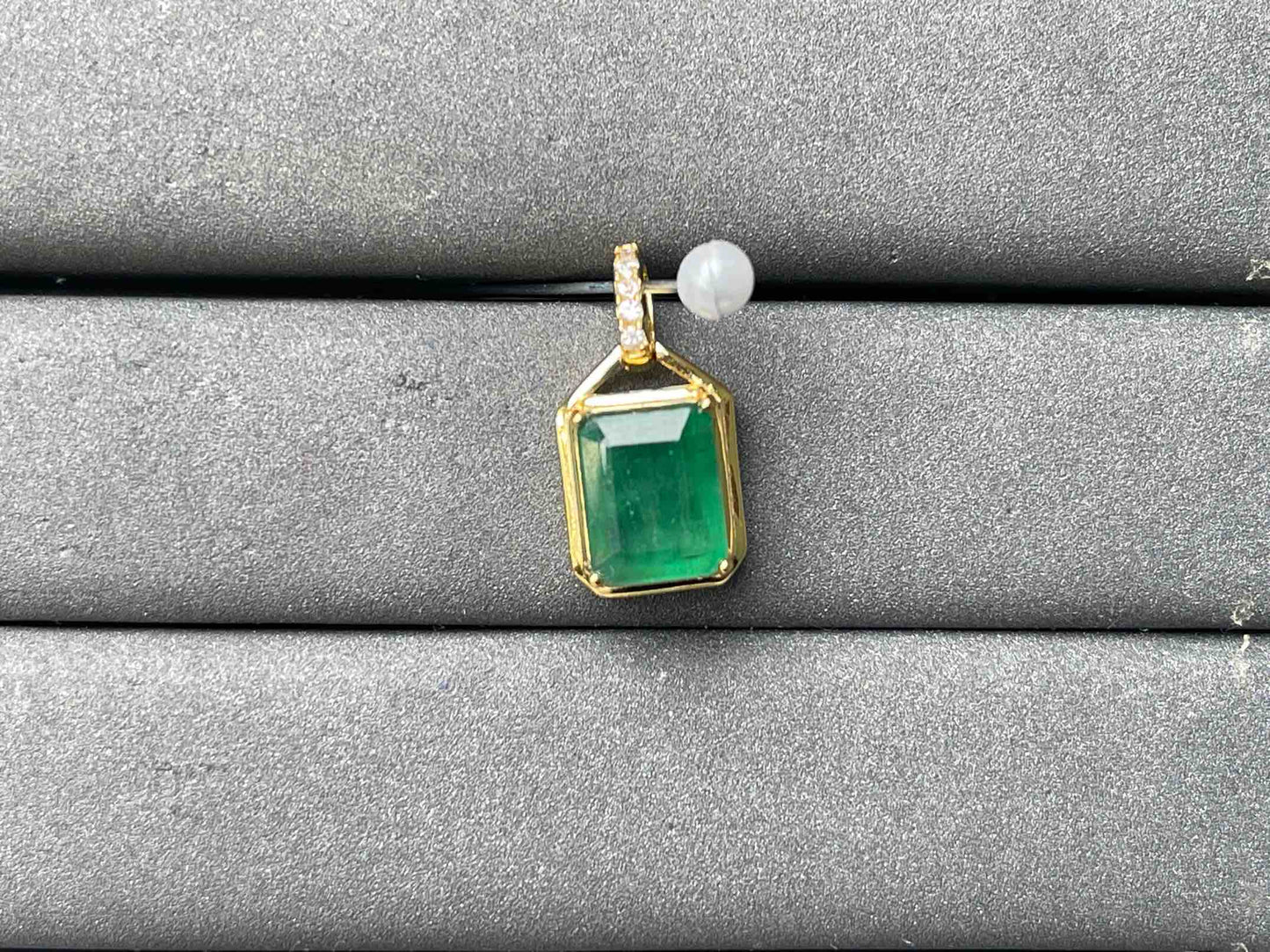 A7422 Emerald Pendant