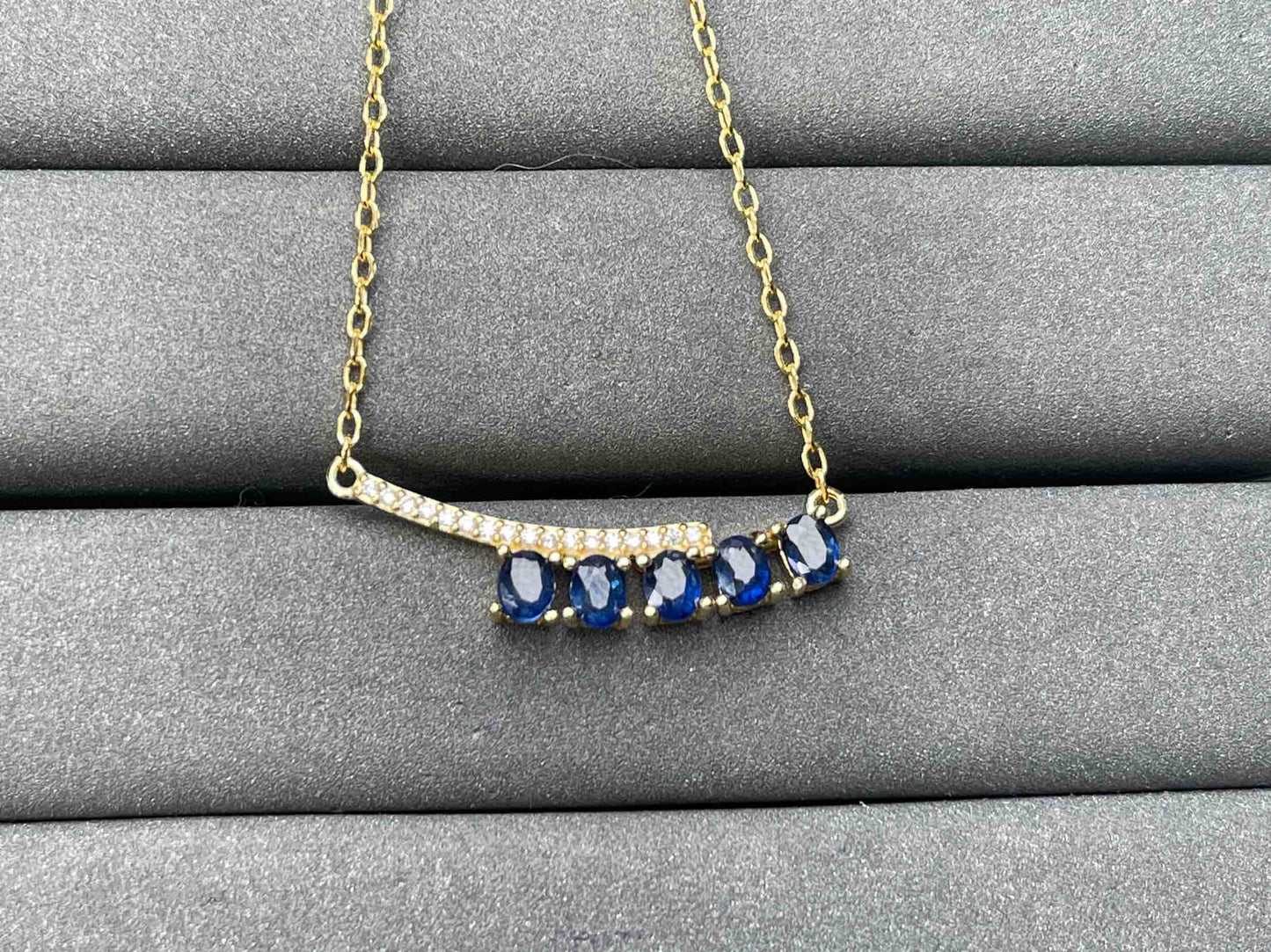 A7481 Sapphire Necklace