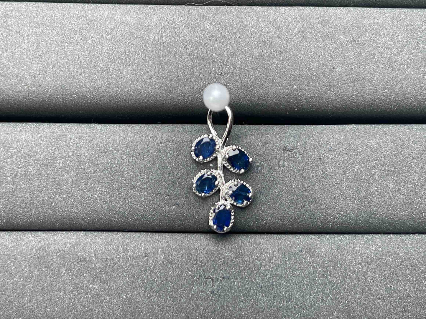 A7521 Sapphire Pendant