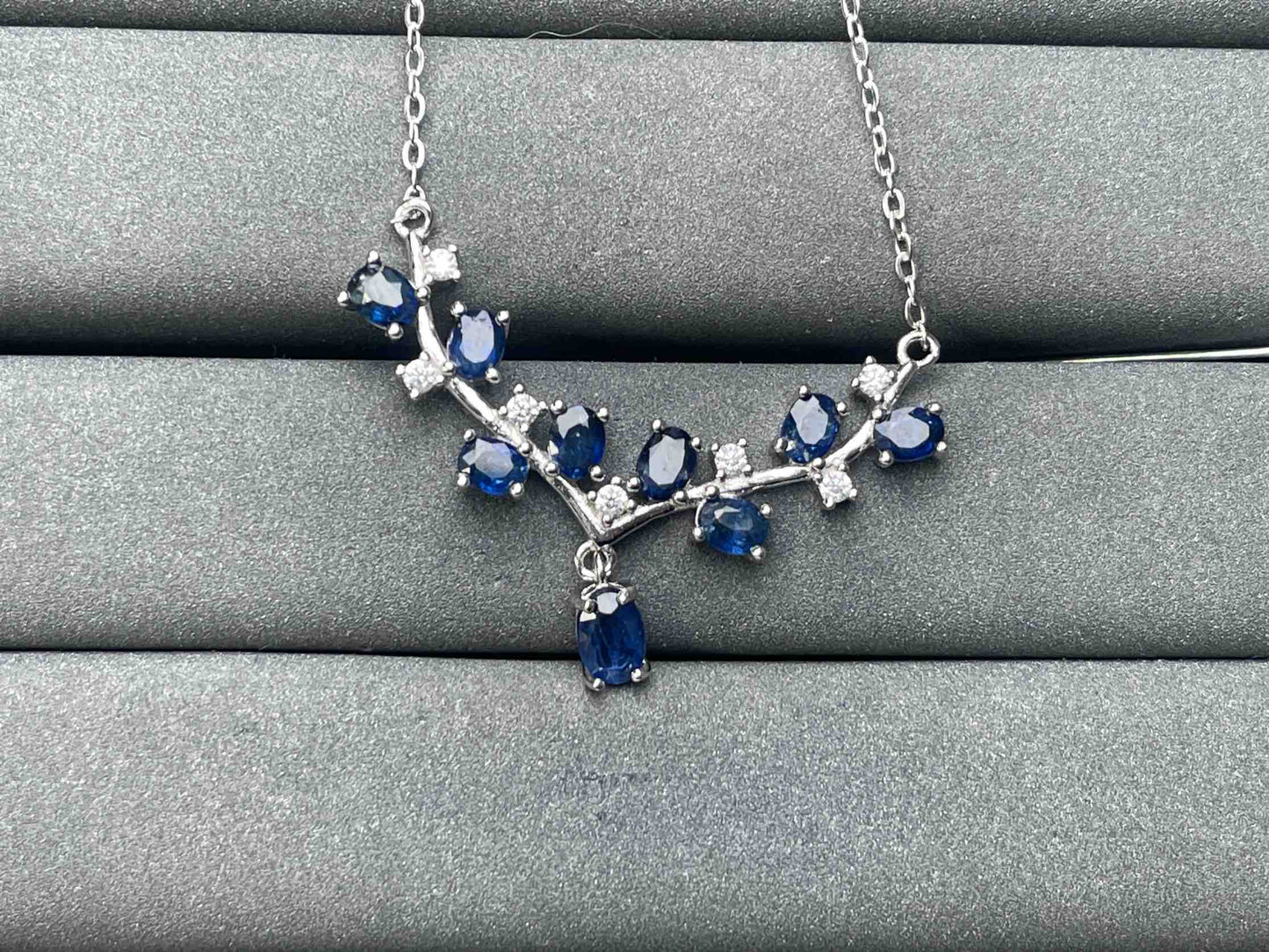 A7528 Sapphire Necklace