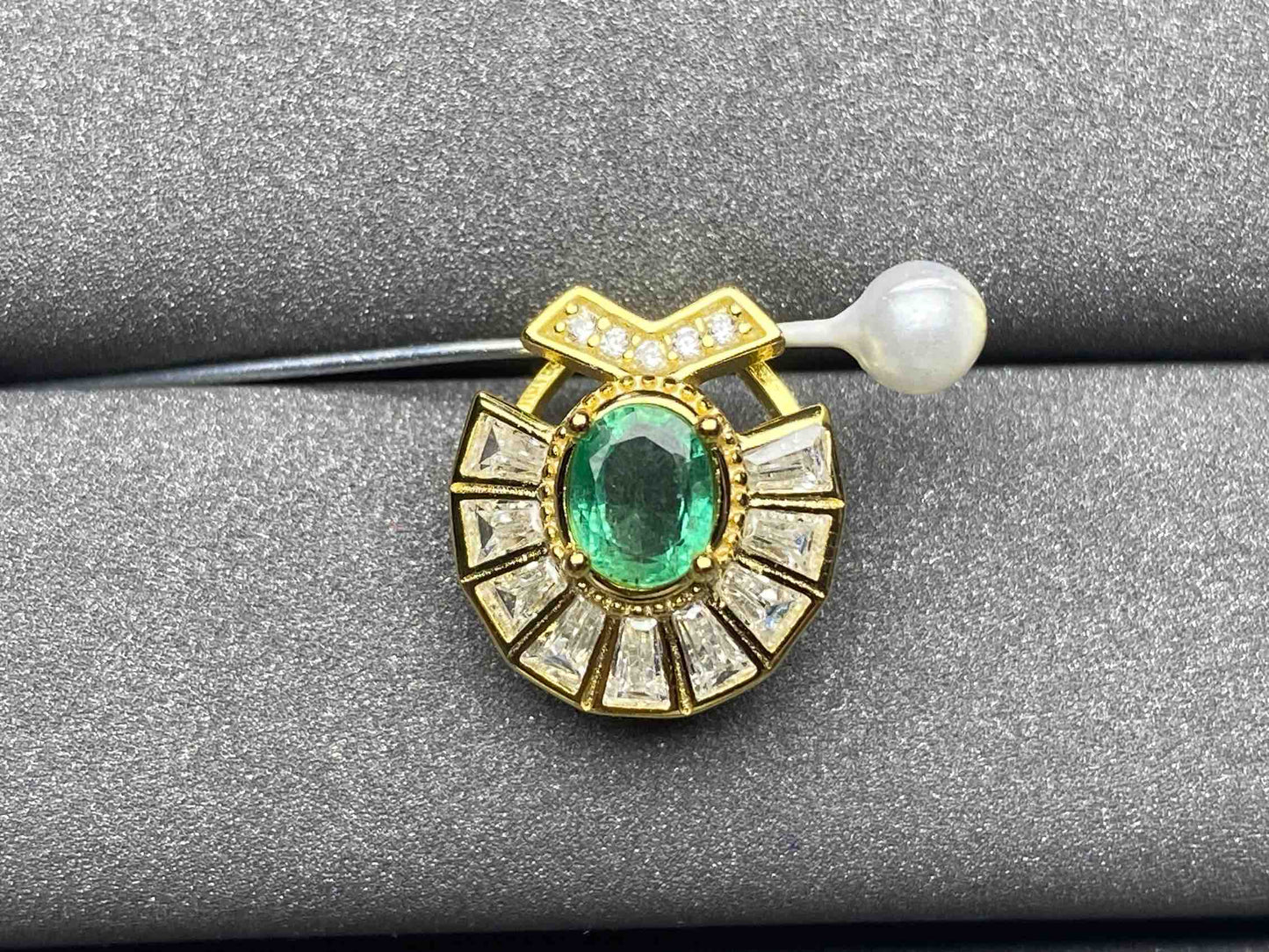A76 Emerald Pendant