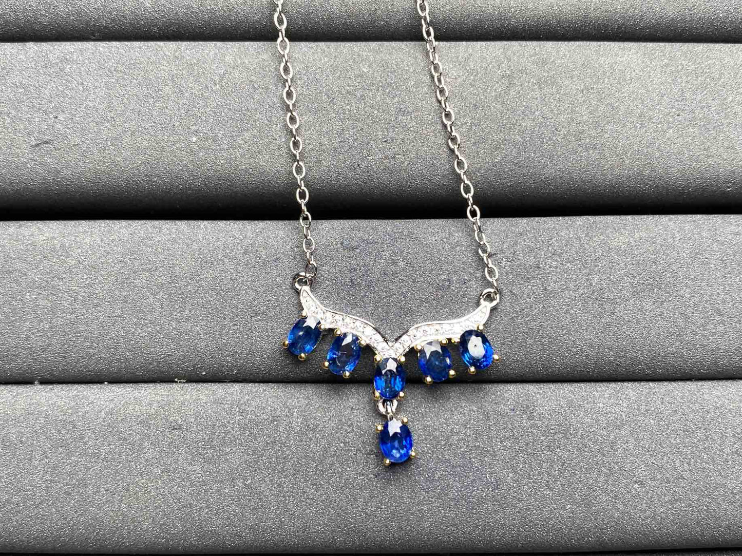 A7909 Blue Sapphire Necklace