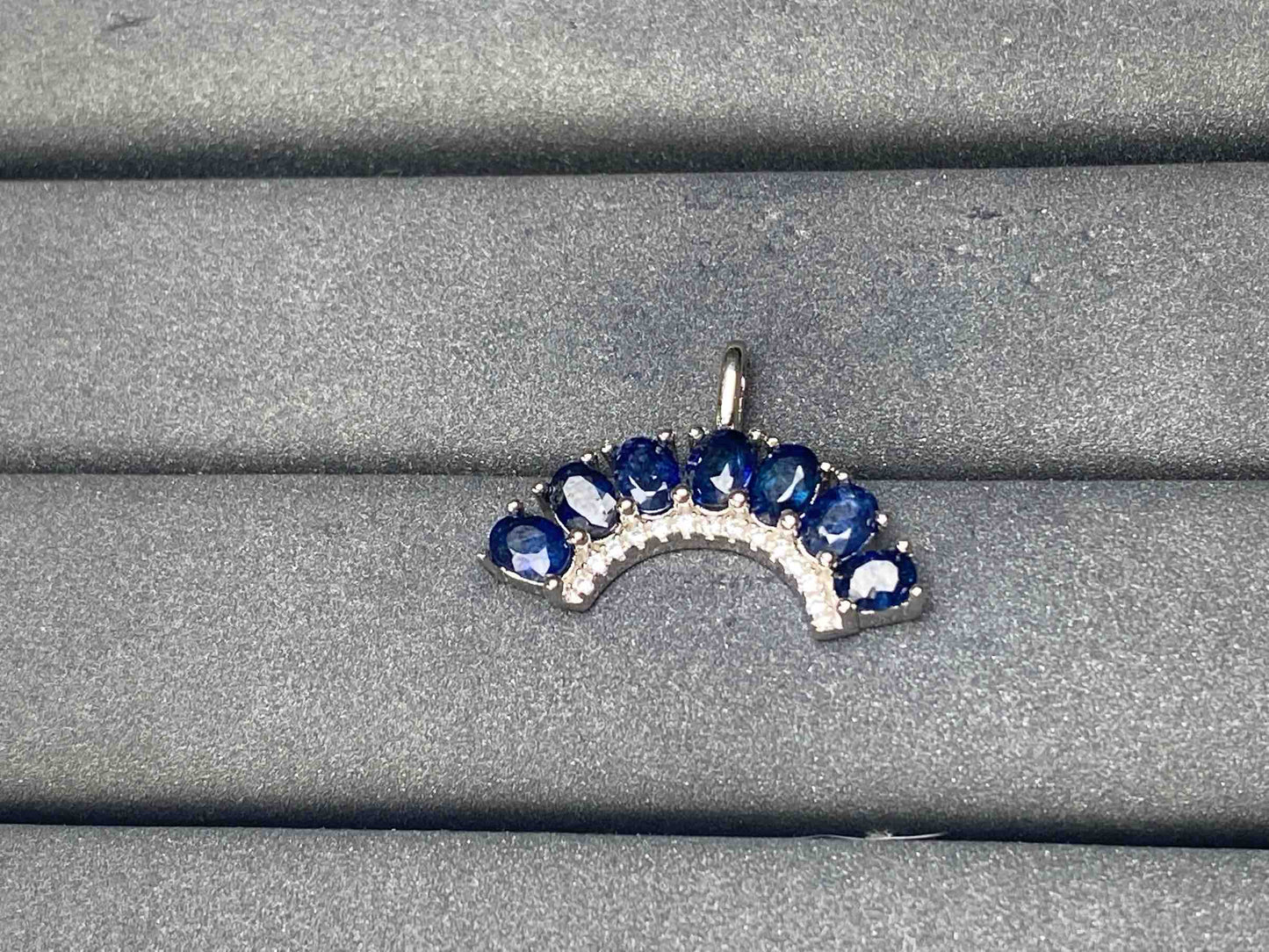 A7997 Sapphire Pendant