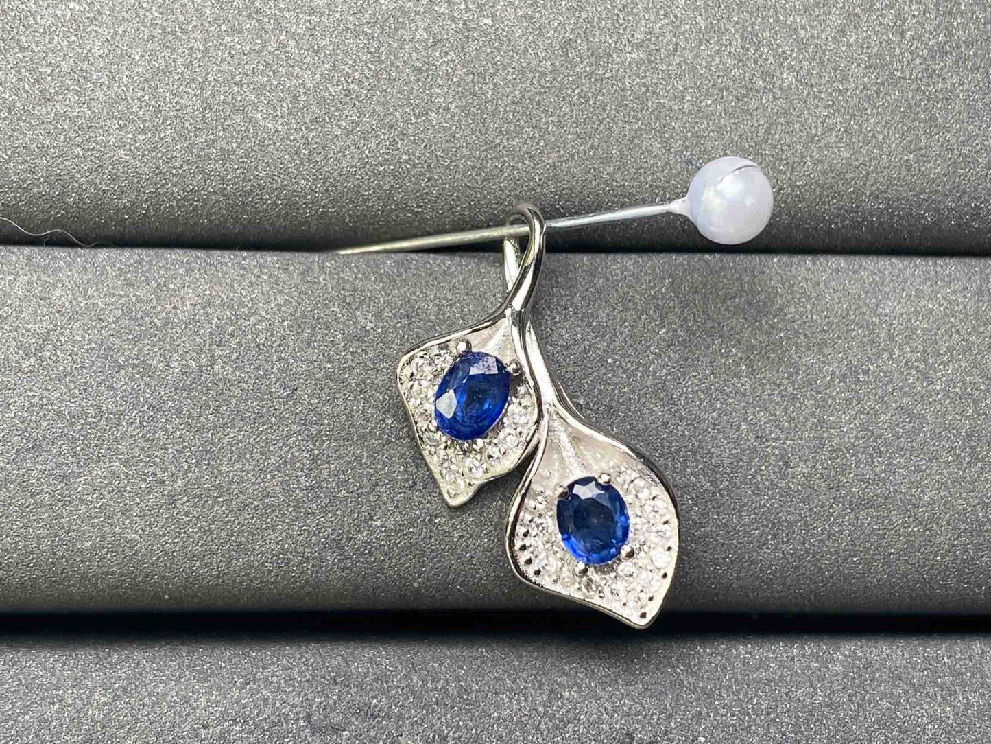 A8012 Sapphire Pendant