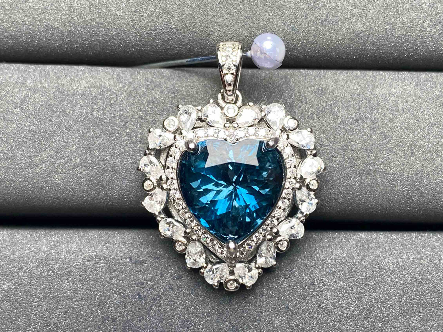 A8093 Topaz Pendant