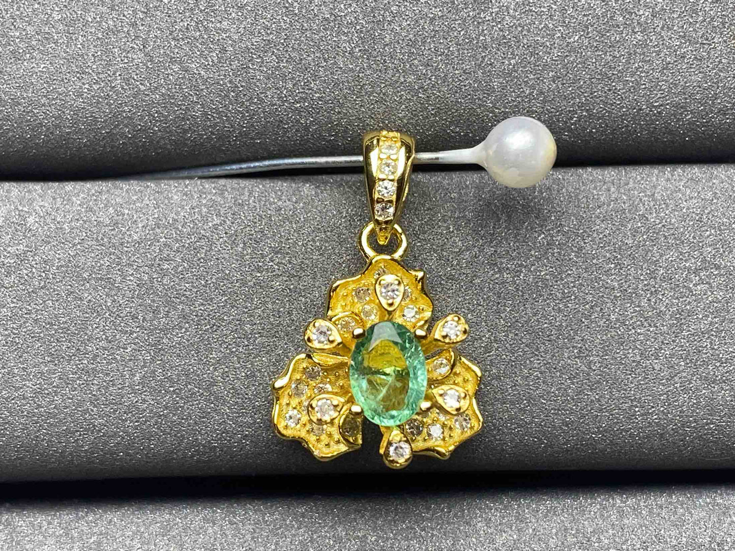 A81 Emerald Pendant