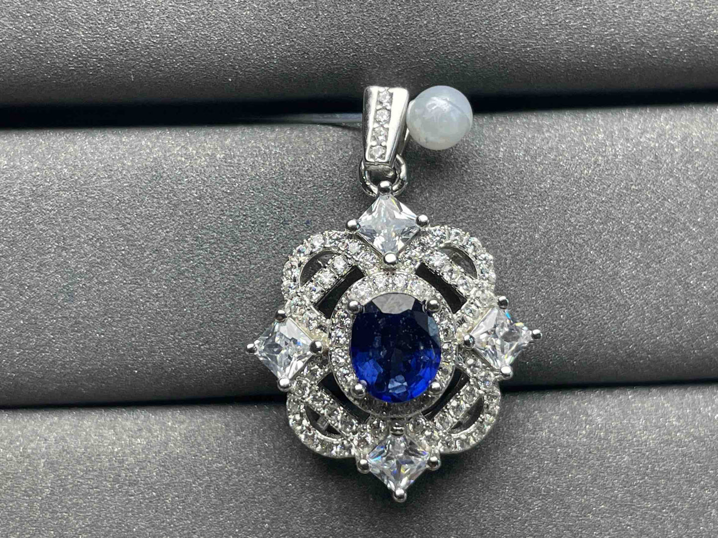 A810 Blue Sapphire Pendant