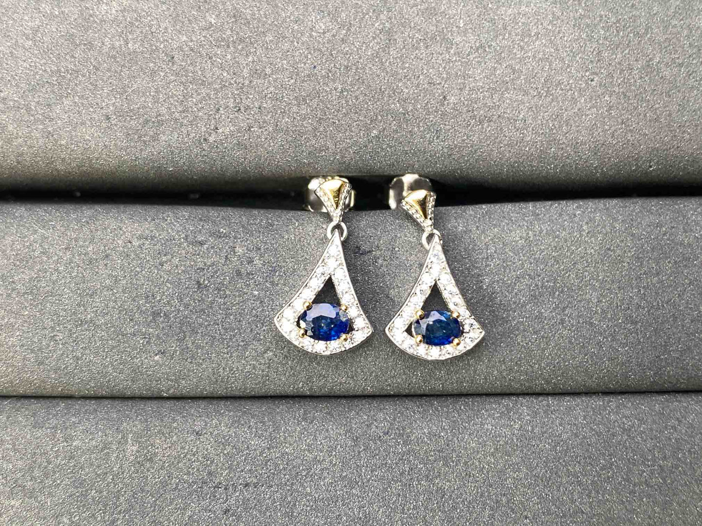 A8124 Sapphire Earrings