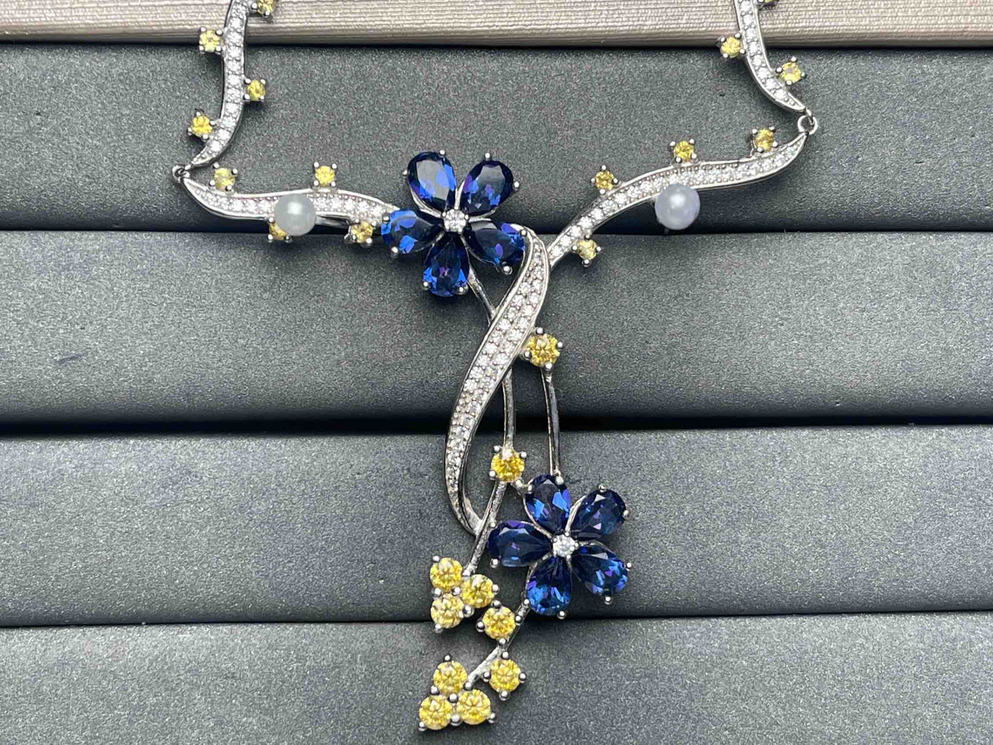 A8269 Topaz Necklace