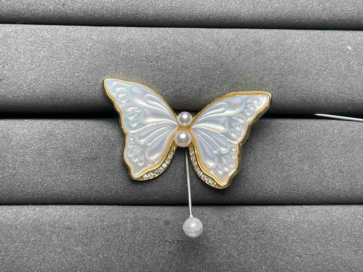 A8408 Silver conch brooch