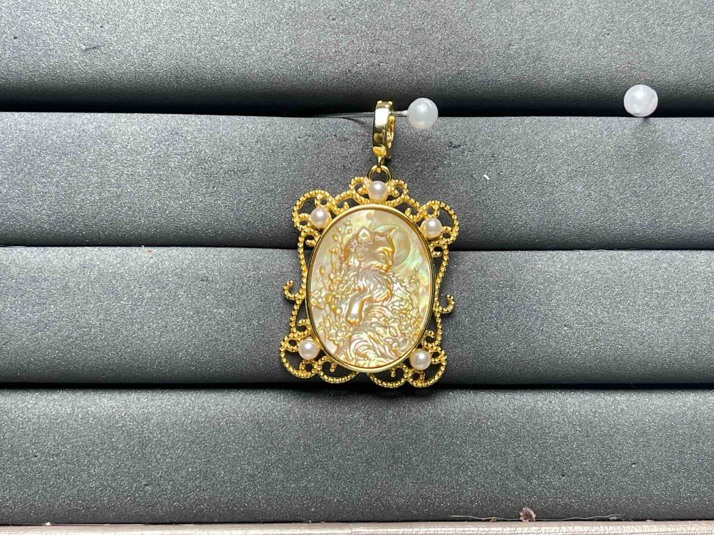 A8414 Golden Conch Pendant