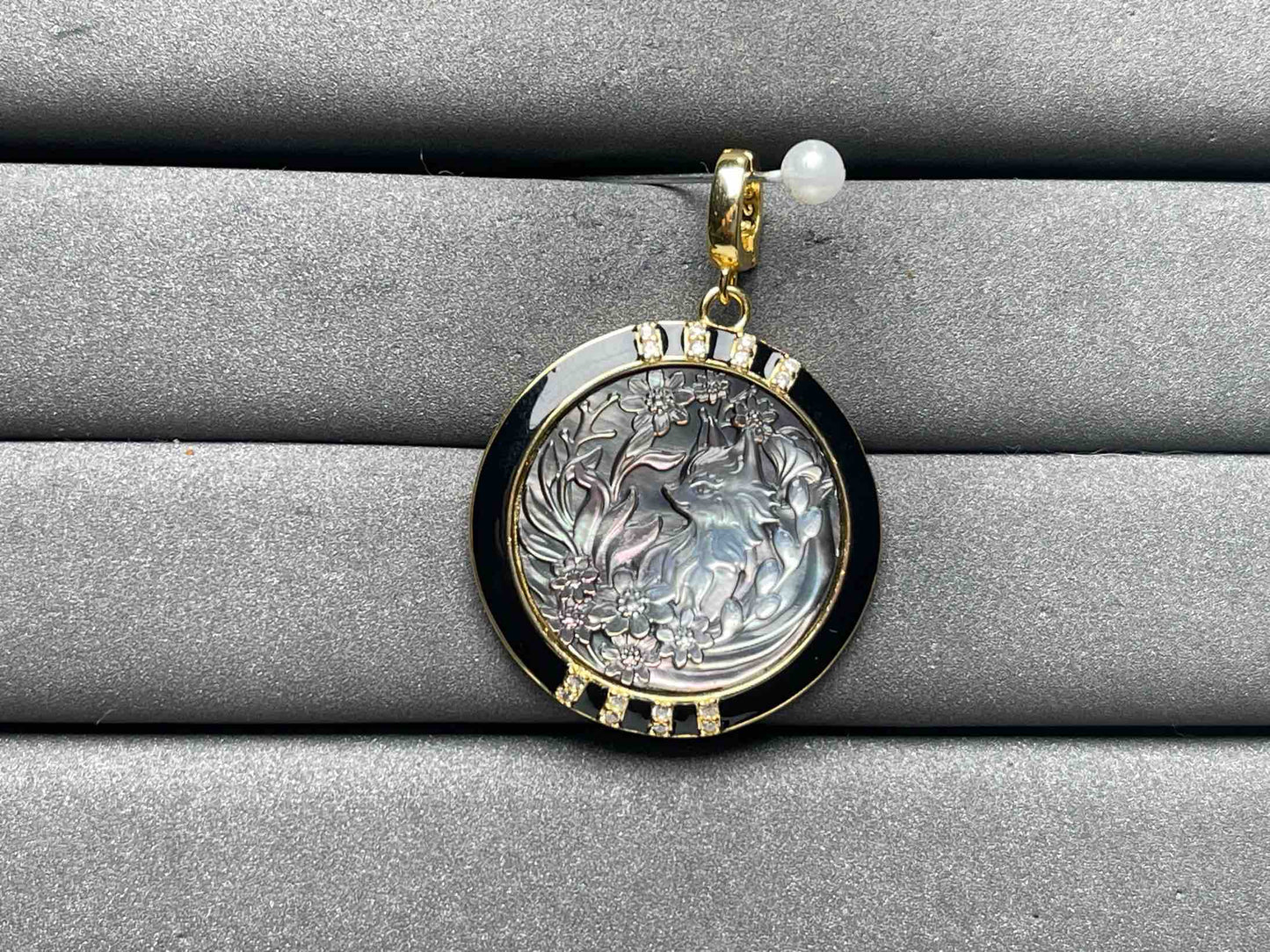A8420 Black conch Pendant