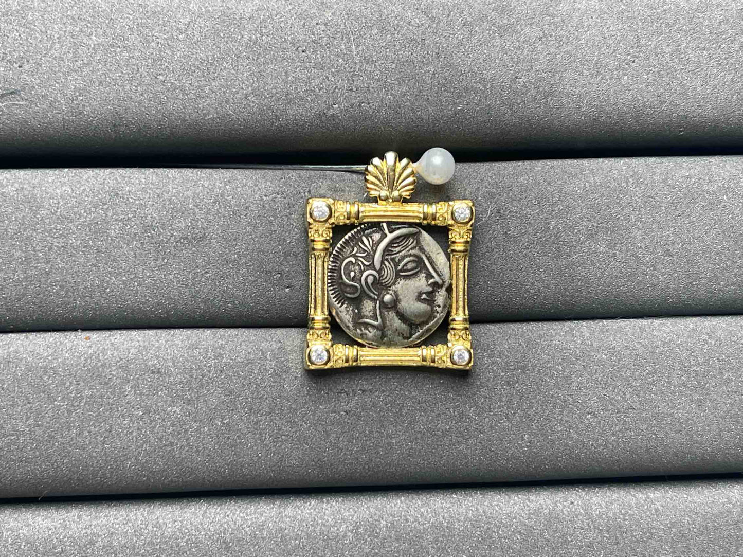 A8422 Black conch Pendant