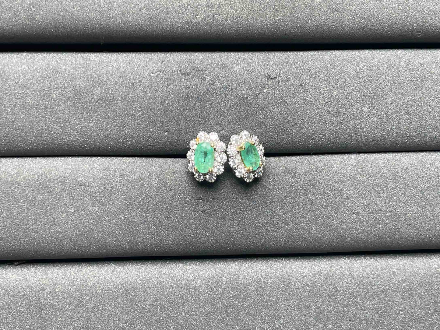 A8563 Emerald Earrings