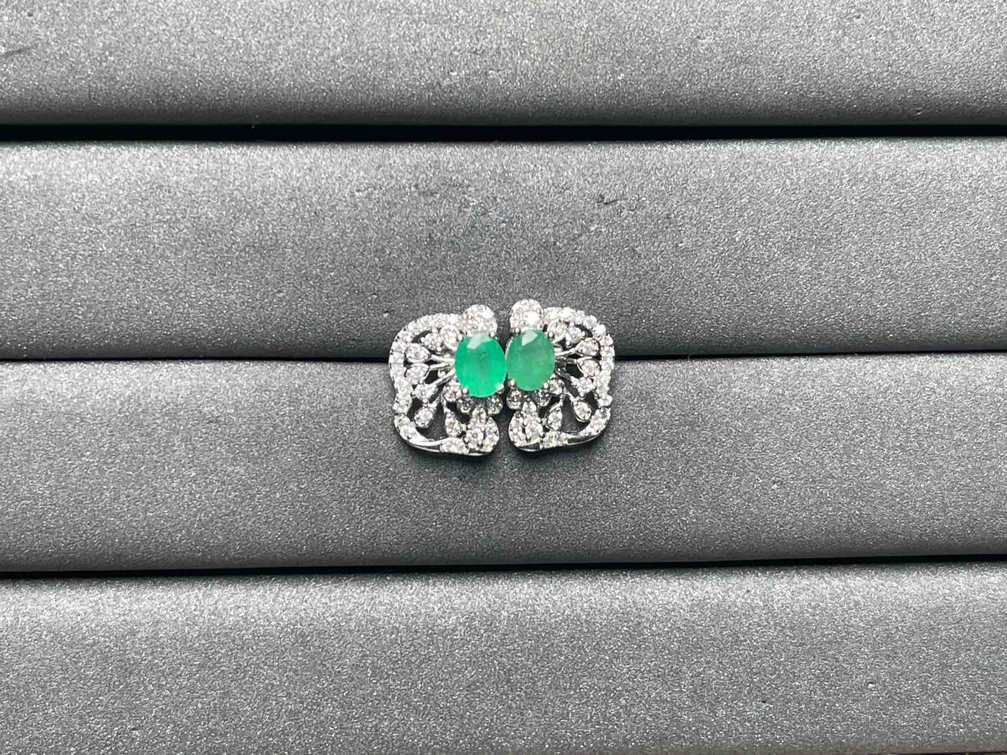 A8564 Emerald Earrings