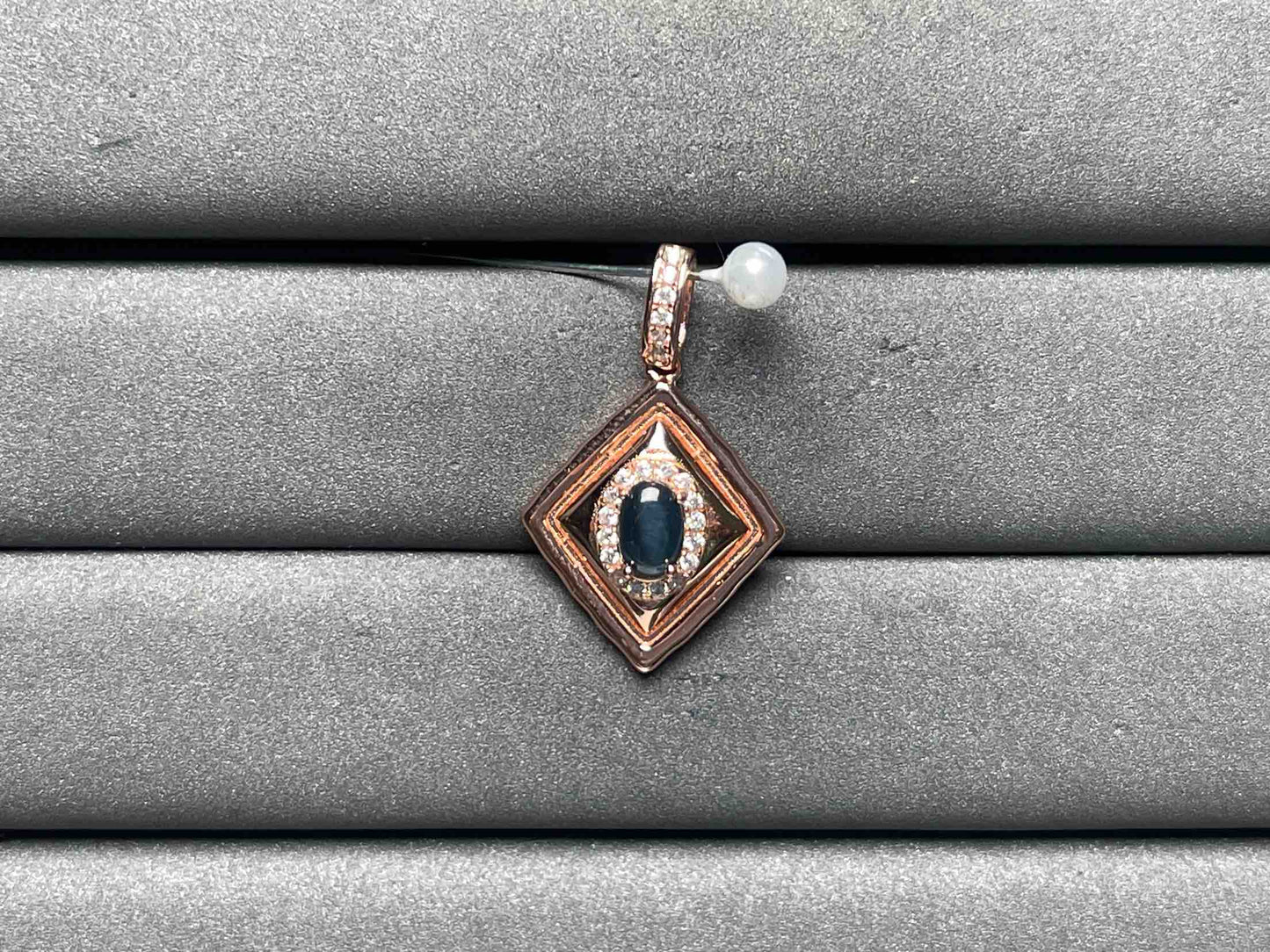 A8568 Sapphire Pendant