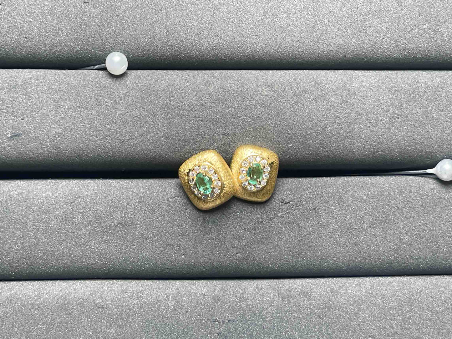 A8585 Emerald Earrings