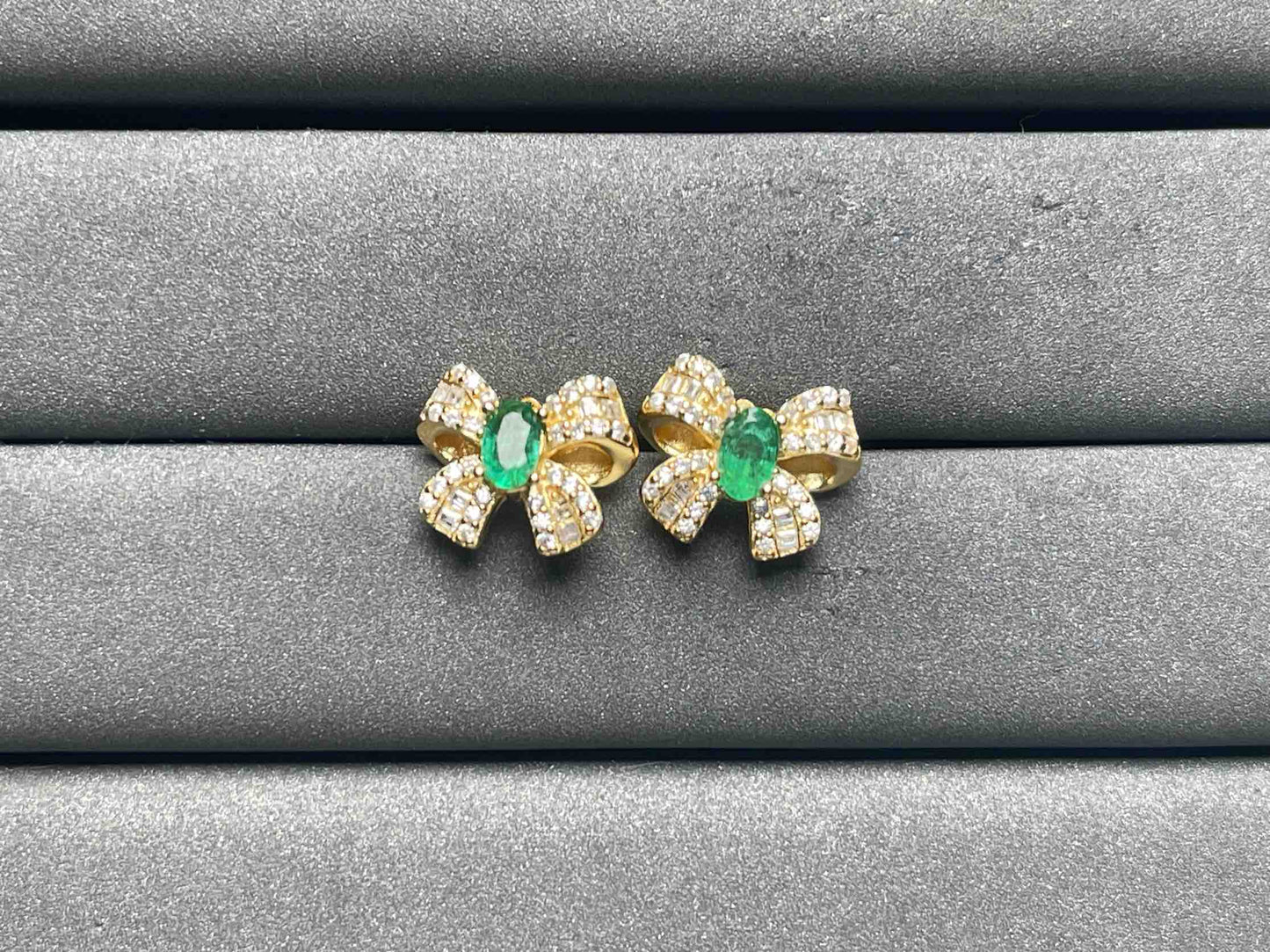 A8592 Emerald Earrings