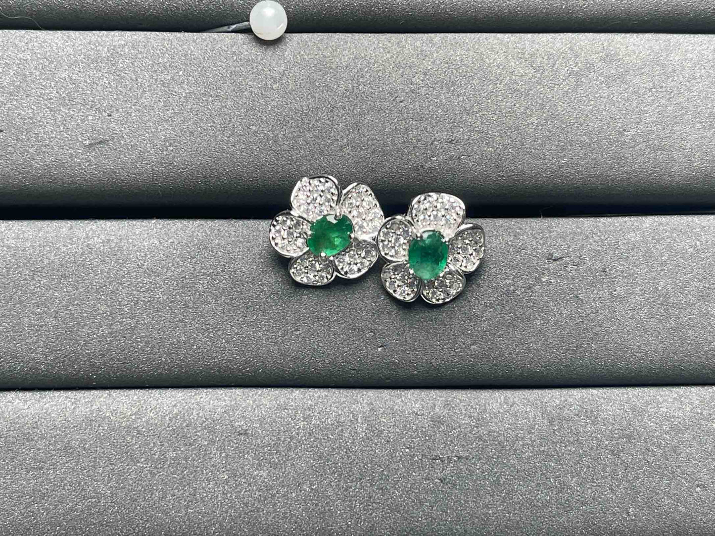 A8595 Emerald Earrings