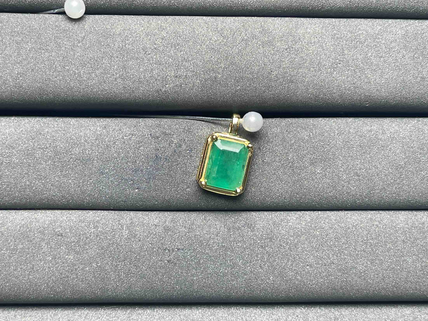 A8610 Emerald Pendant