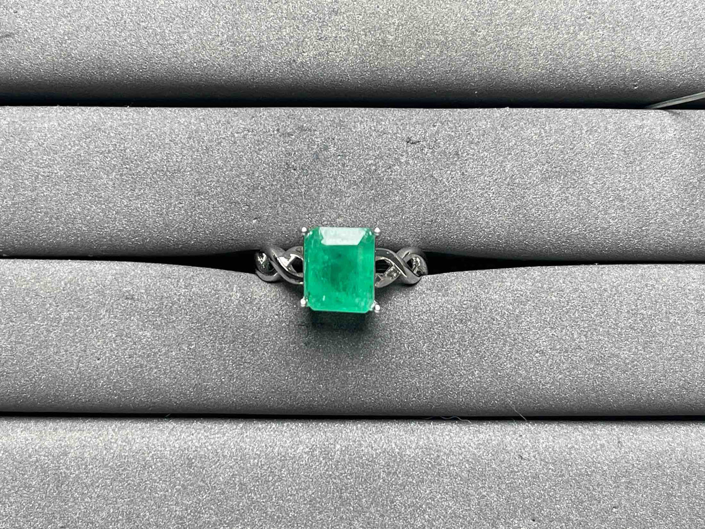 A8624 Emerald Ring