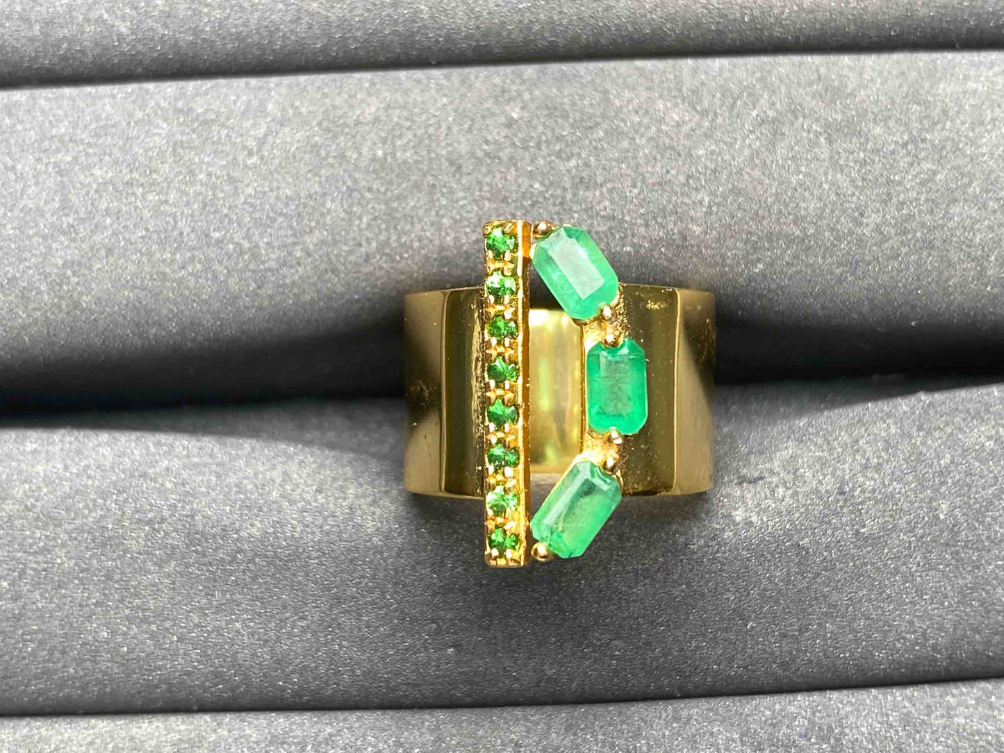 A8626 Emerald Ring