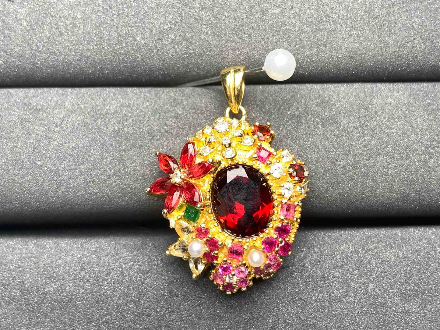 A8629 Garnet Pendant
