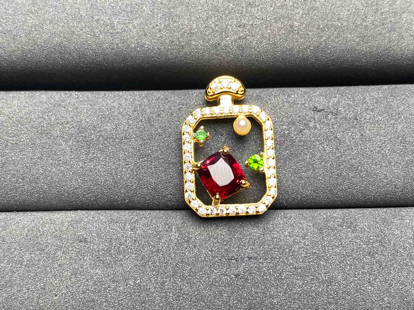 A8648 Spinel Pendant