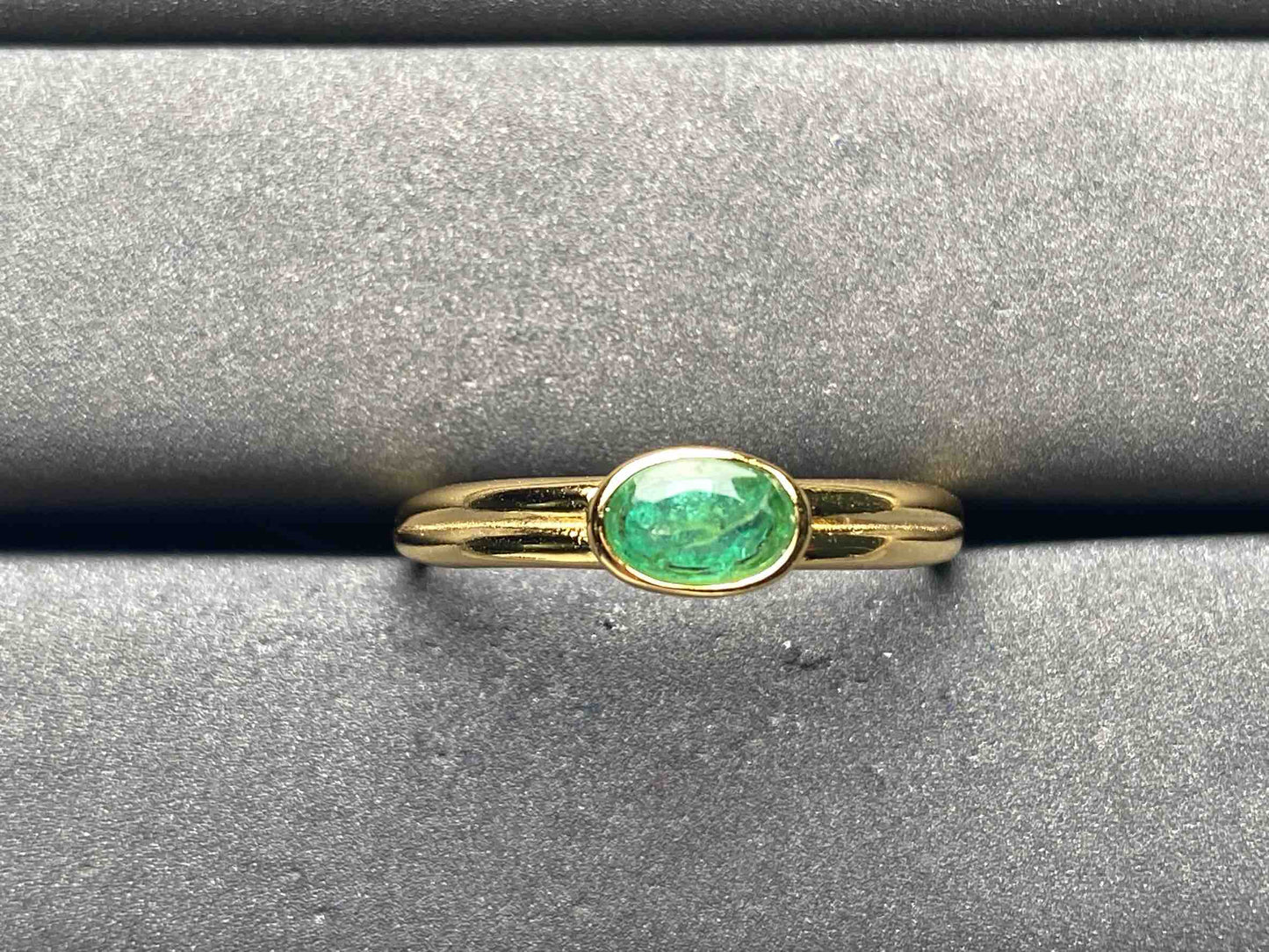 A8689 Emerald Ring