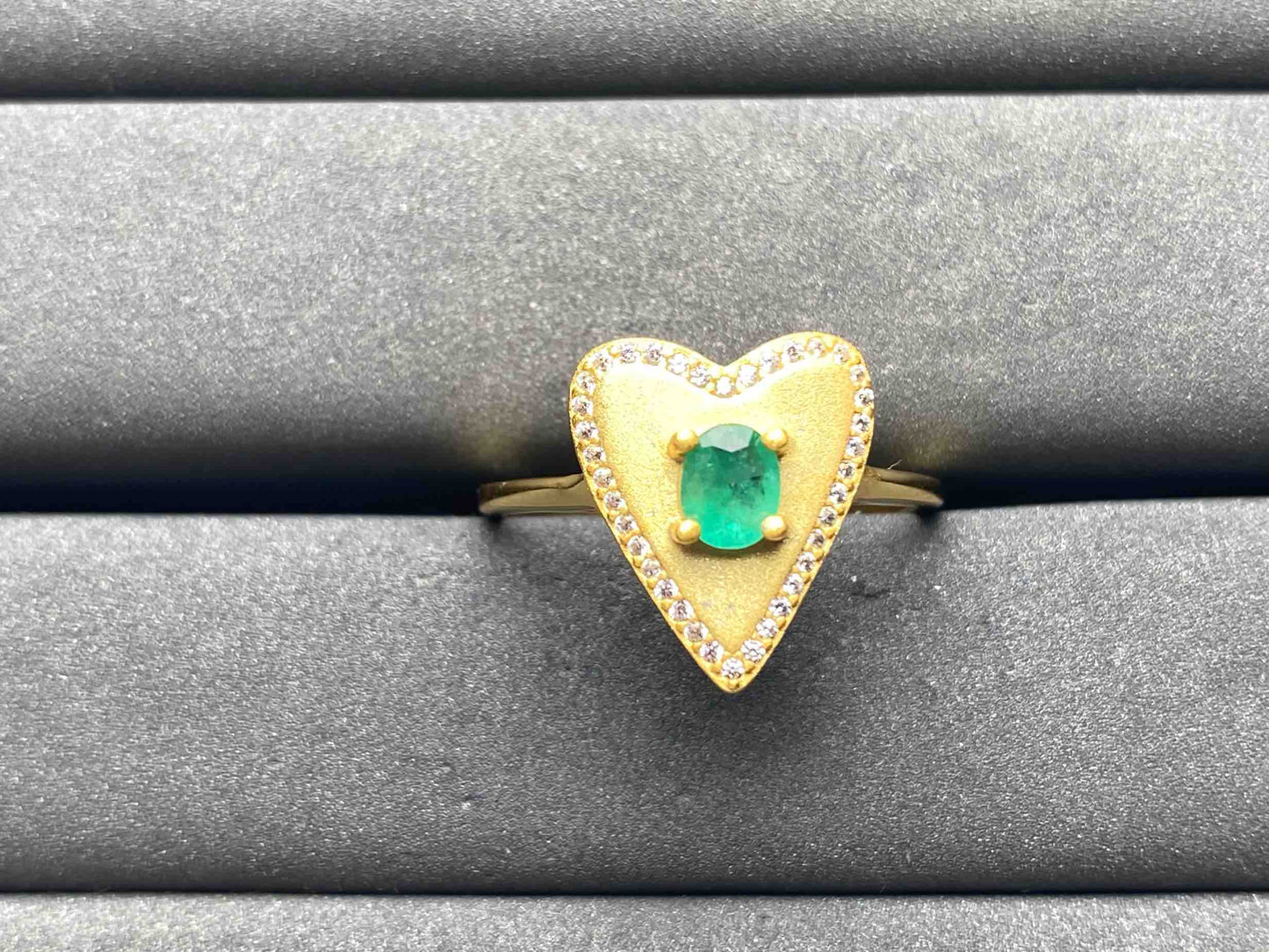 A8699 Emerald Ring