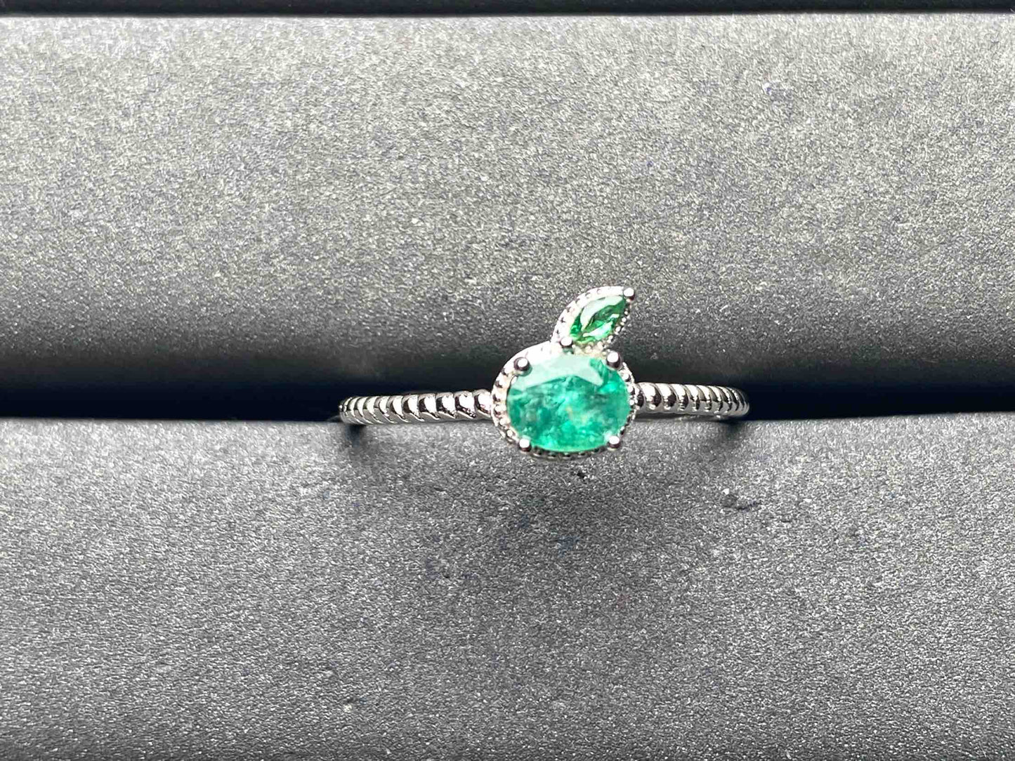 A8704 Emerald Ring