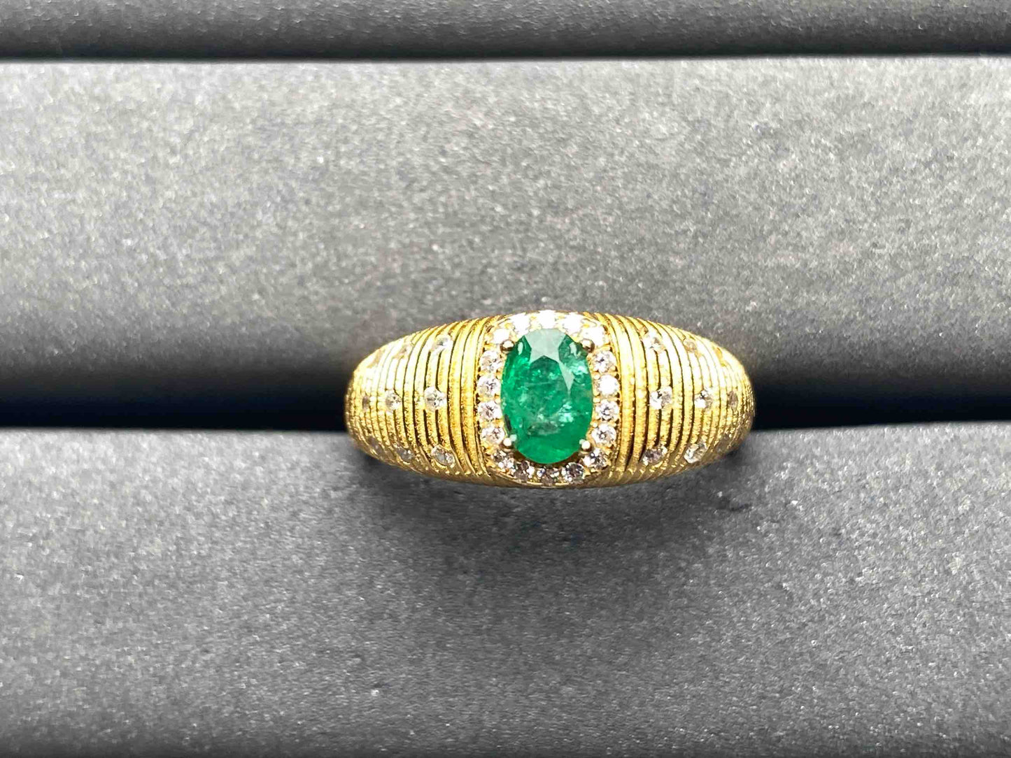 A8711 Emerald Ring