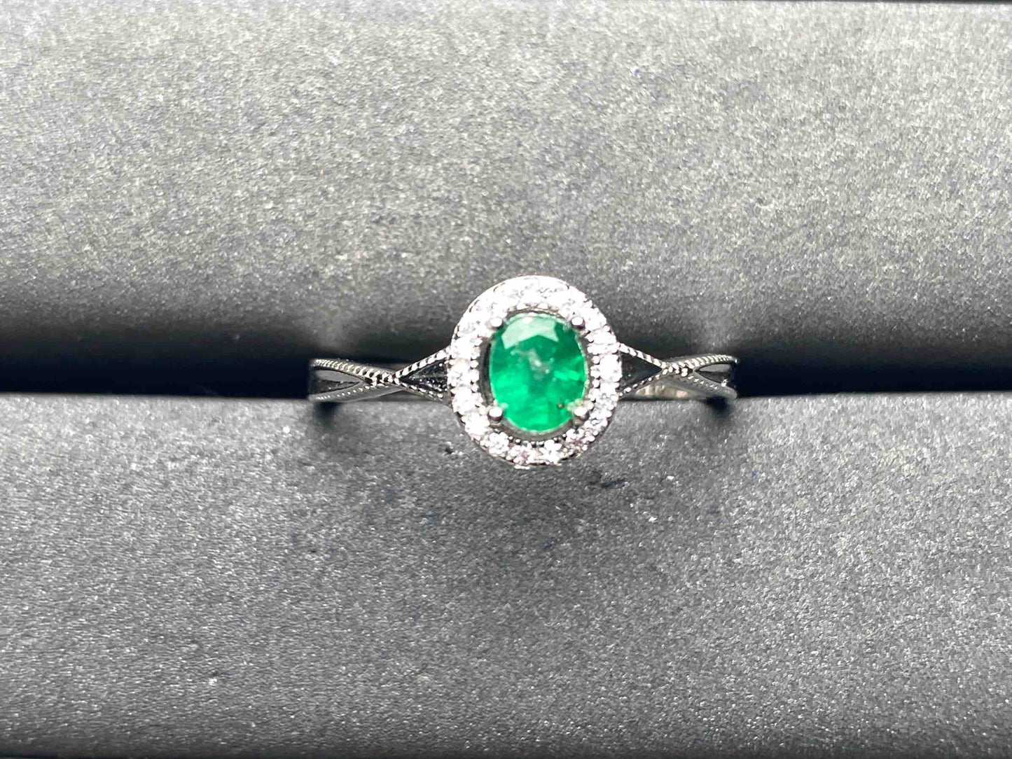 A8743 Emerald Ring