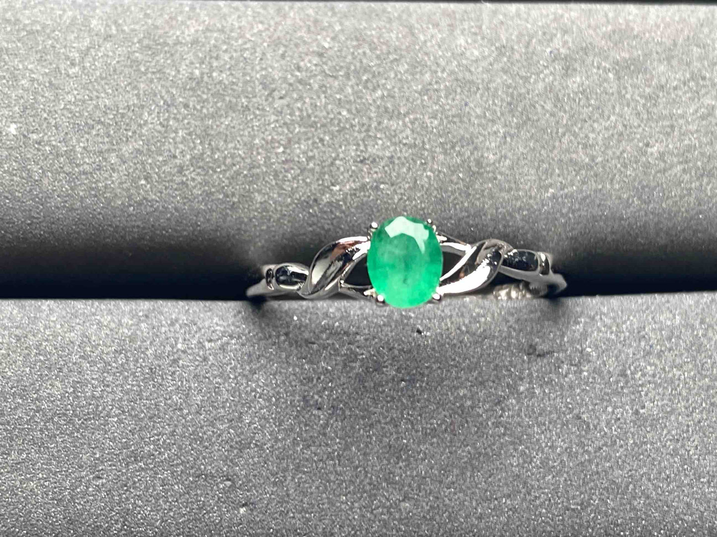 A8751 Emerald Ring