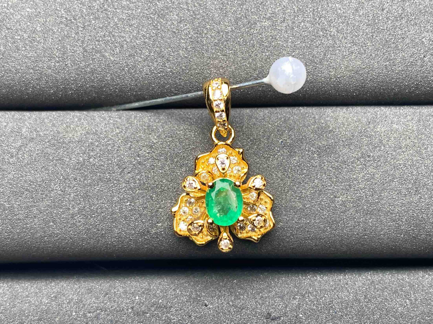 A8755 Emerald Pendant