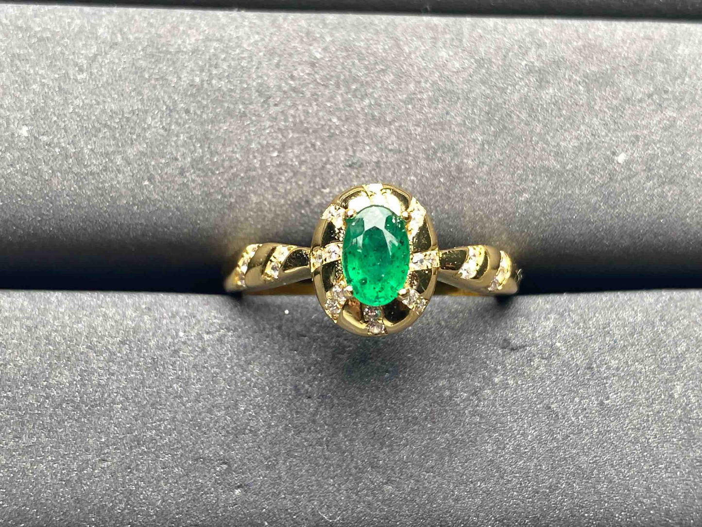 A8759 Emerald Ring