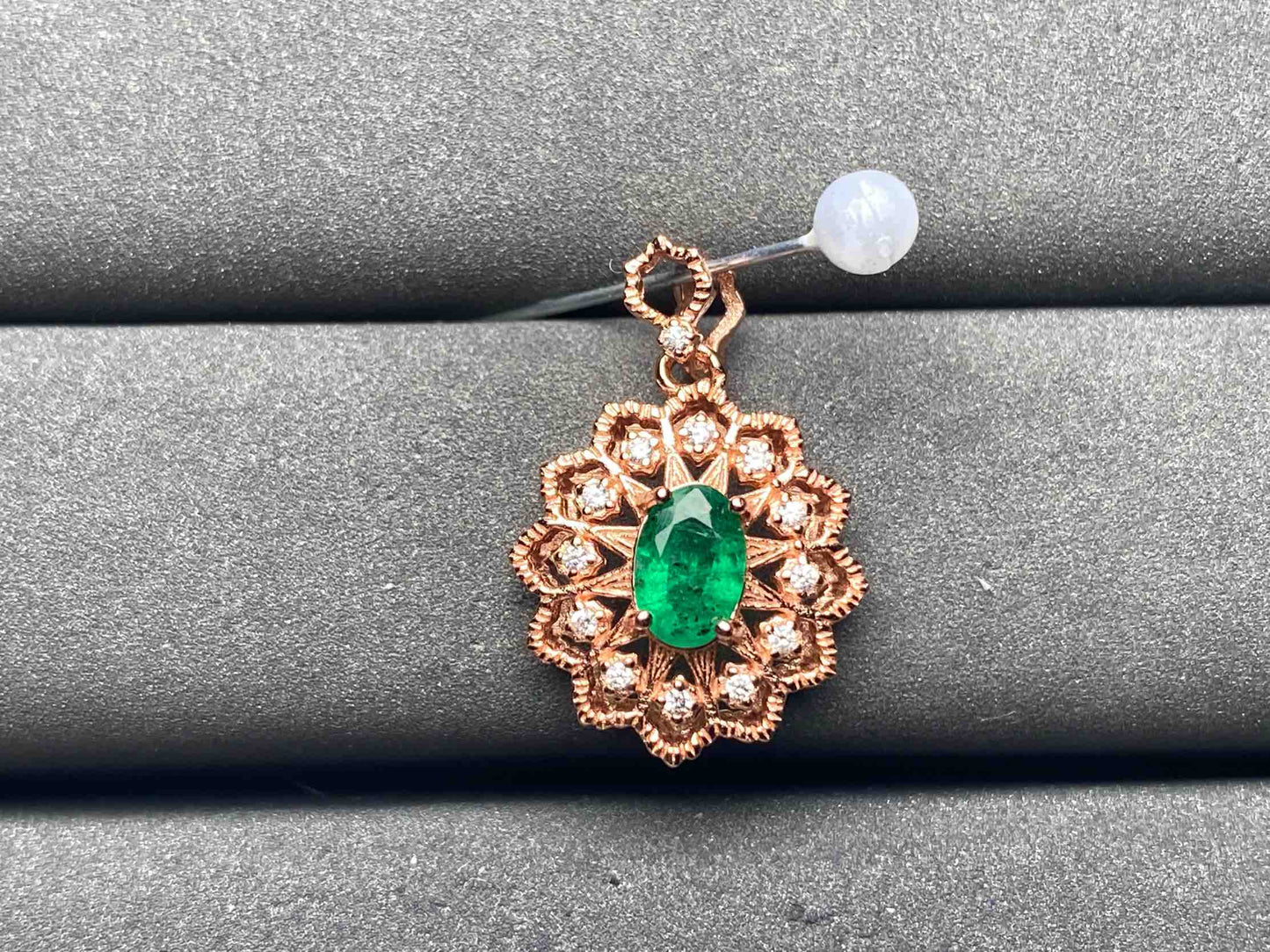 A8767 Emerald Pendant