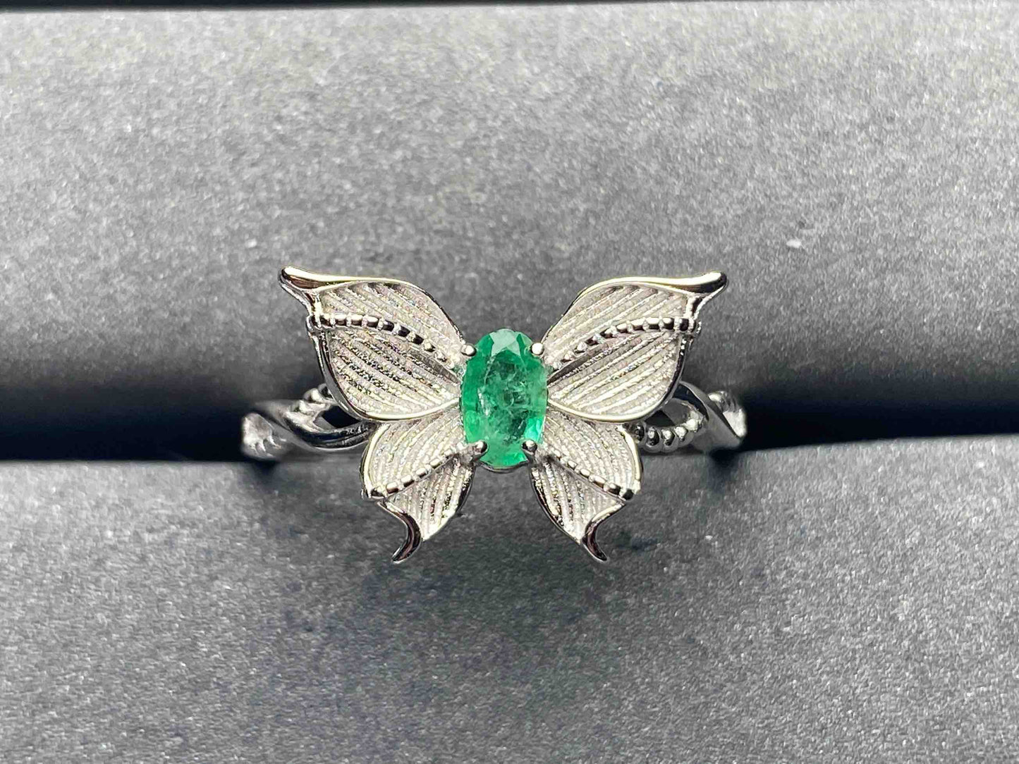 A8773 Emerald Ring
